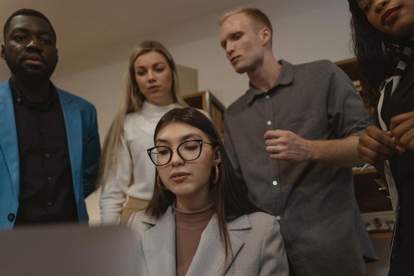 Élaborer un Programme de Bien-Être au Travail : Le Guide Exhaustif des Régulations Essentielles à Maîtriser